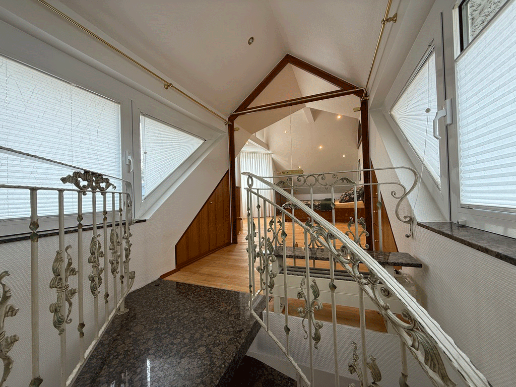 8B169F3E-6316-414B-A169-5C2BA46E1E98_1_105_c